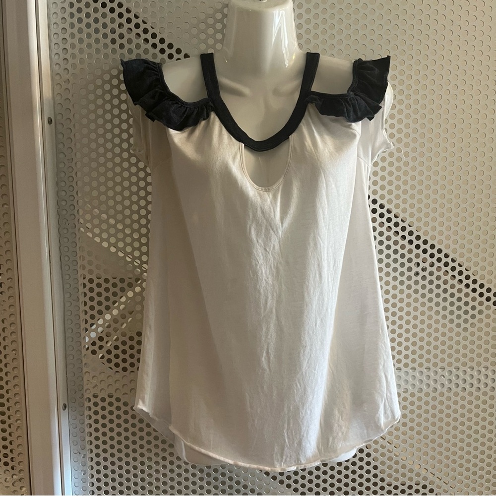 Chaser Cold Shoulder Ruffle Sleeve Top Size Medium White with Navy Trim NWT